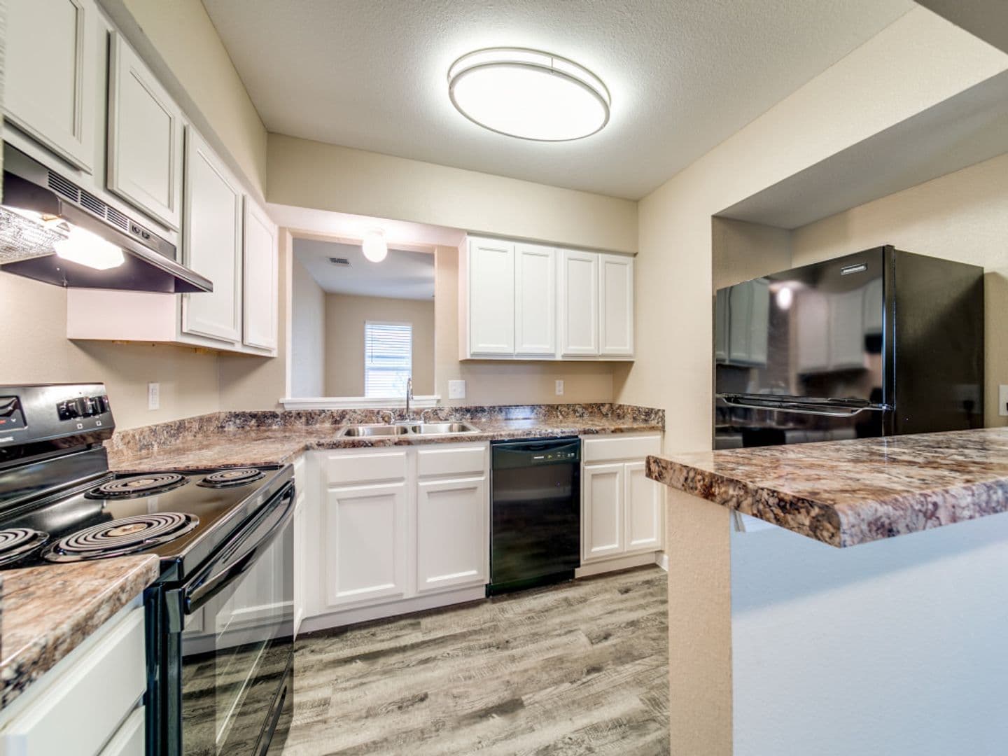 The Oaks Apartments @ Medical Center 1 of 11