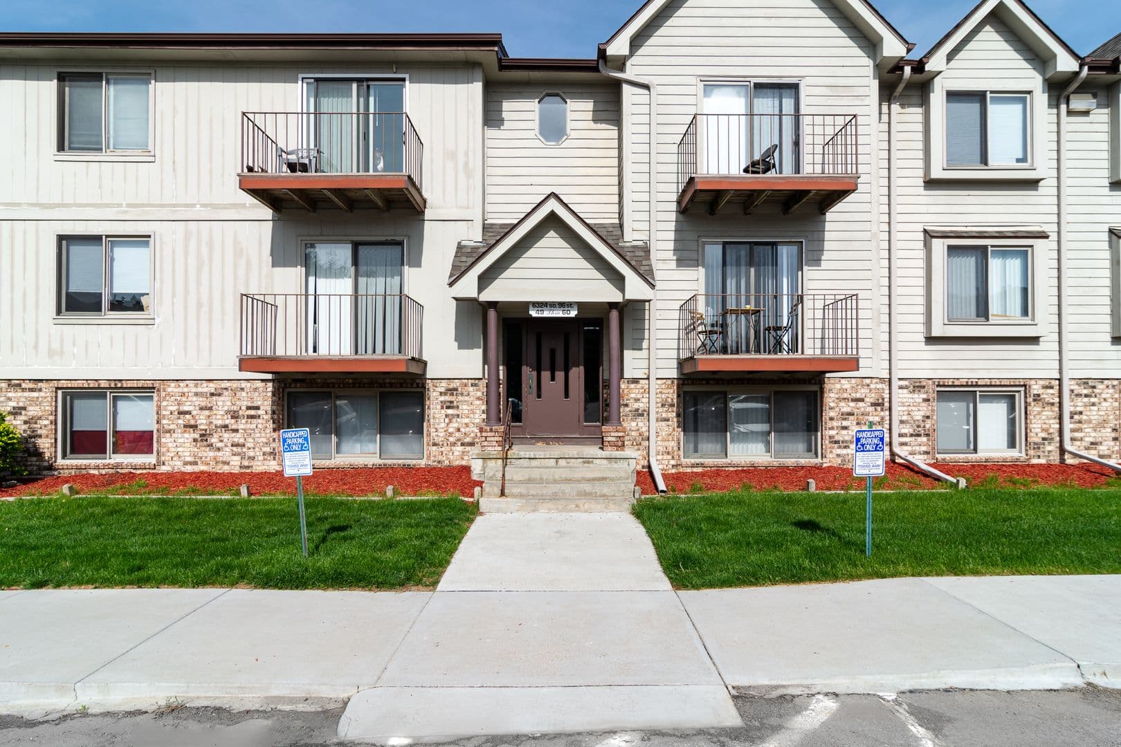 Vista Apartments 1 of 7