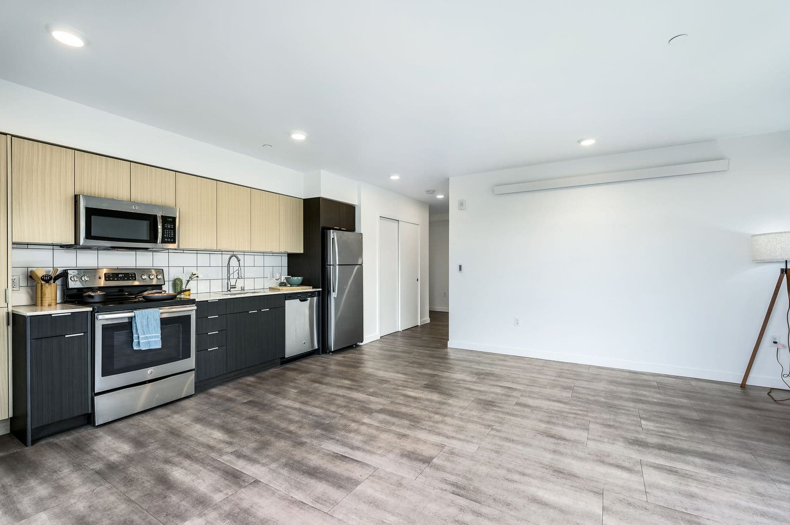 CRN Crane Interbay Apartments 1 of 5
