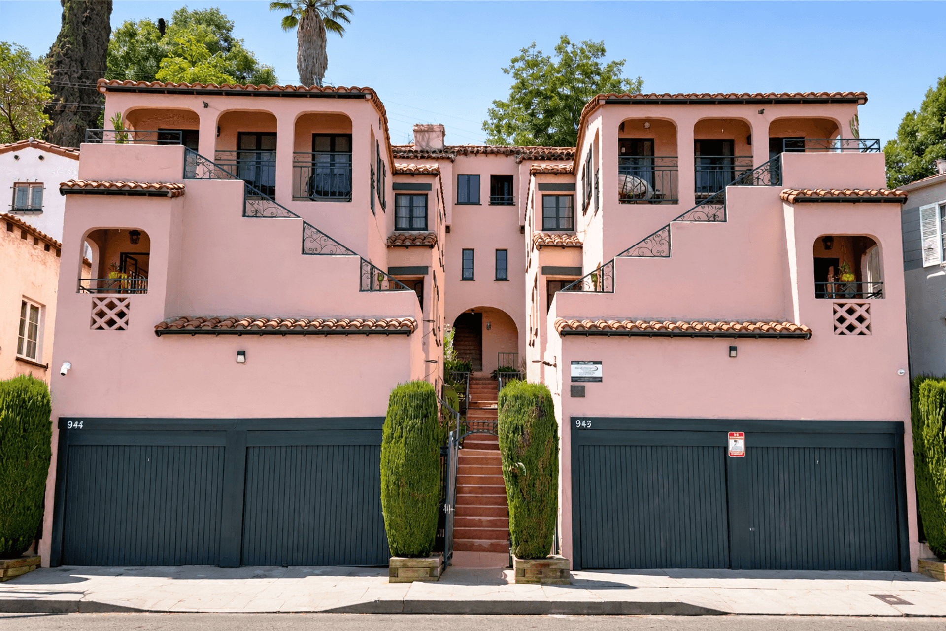 941 N. Vendome St 1 of 8