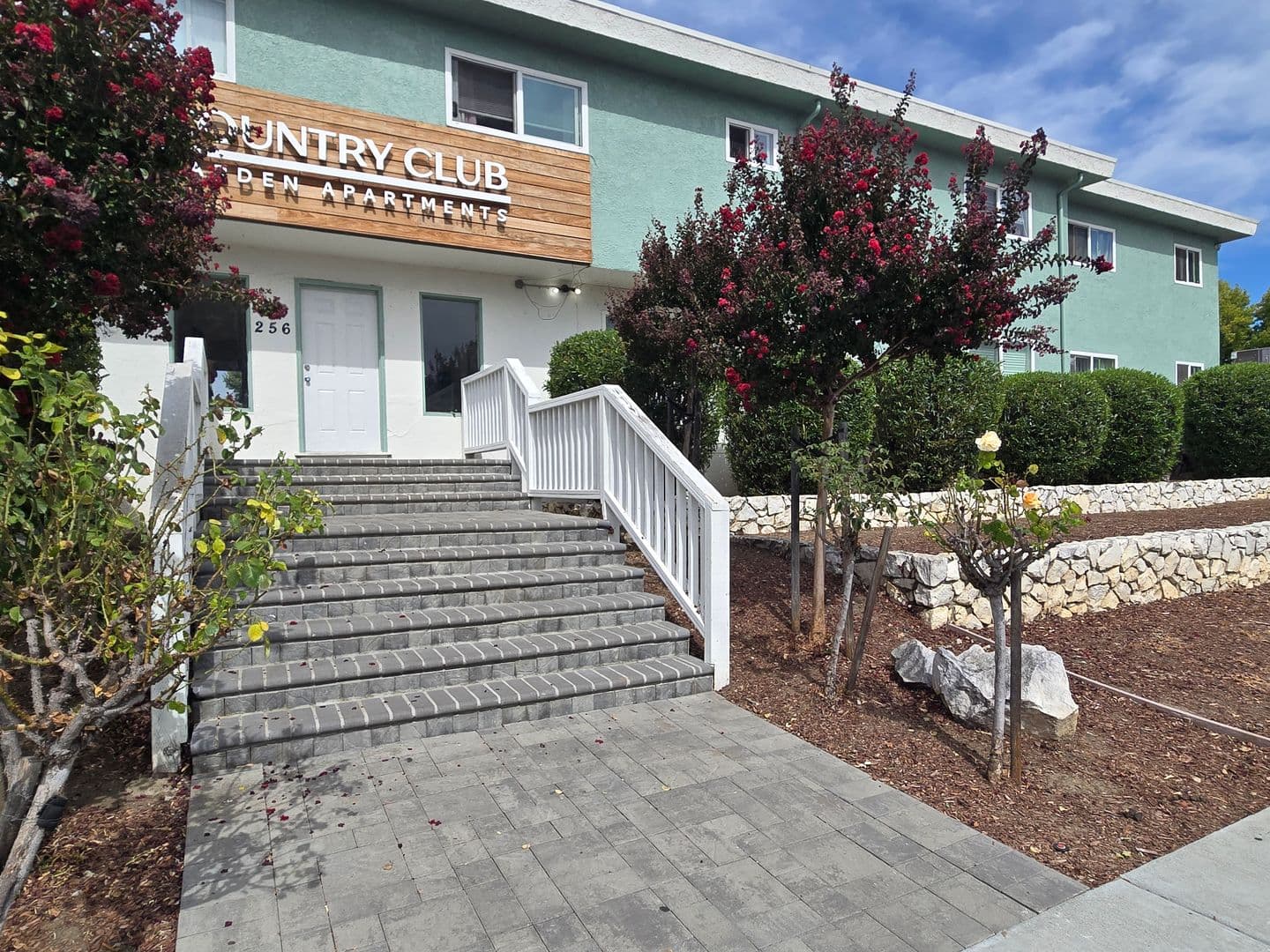 Downstairs Apartment, Wood Laminate Flooring, Fresh Paint, Updated Kitchen/Bathroom, Pool! 1 of 9