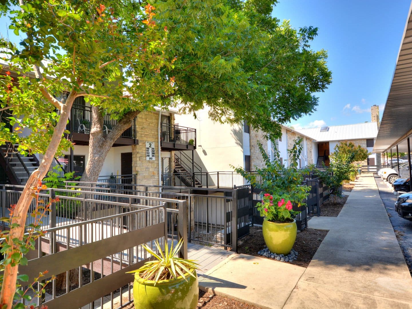 Townhollow Apartments 1 of 11