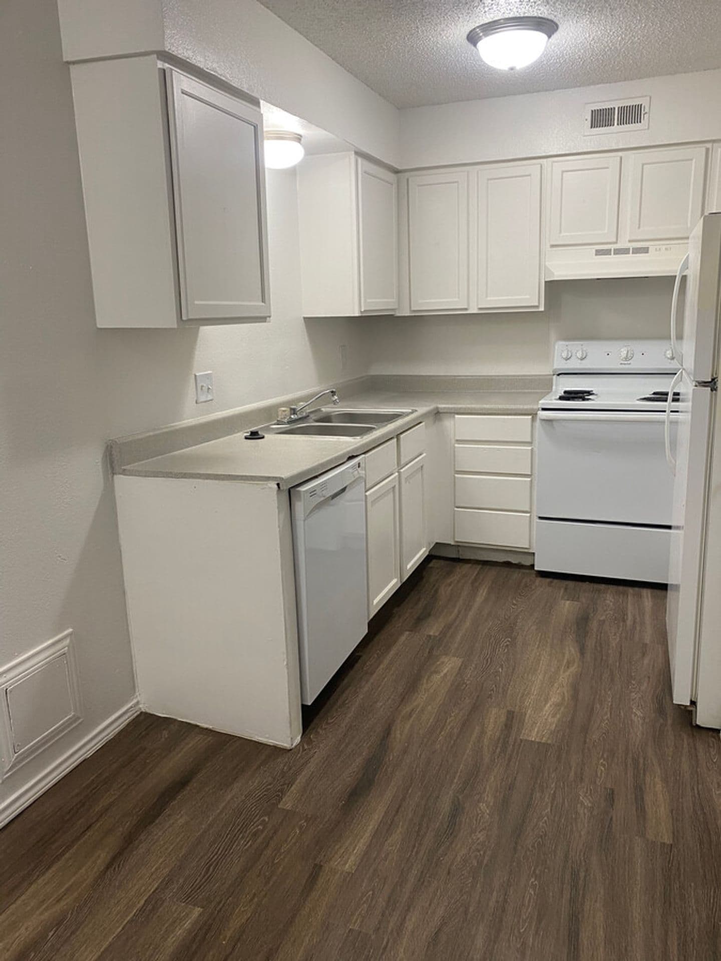 The Ivy Apartments-OK 1 of 8