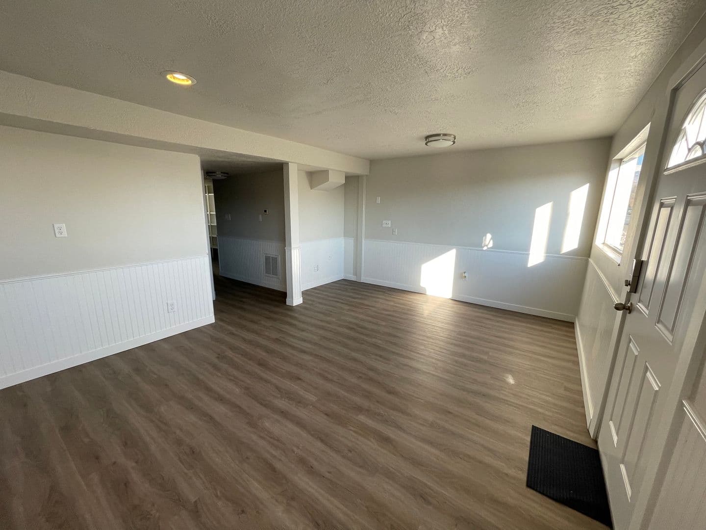 Newly remodeled 1bd/1b near shopping and restaurants! 1 of 9