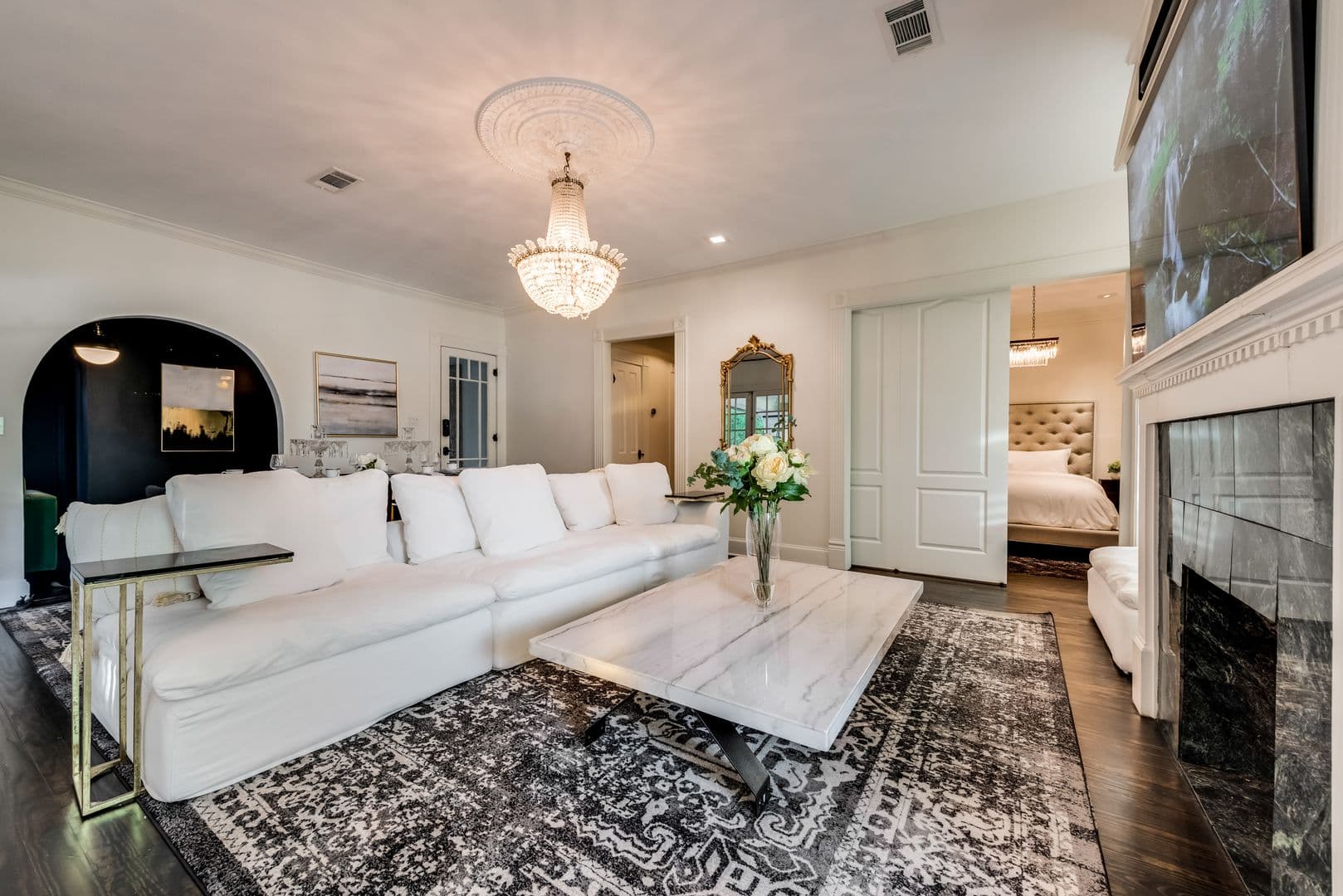 Grand Manor 1 of 8