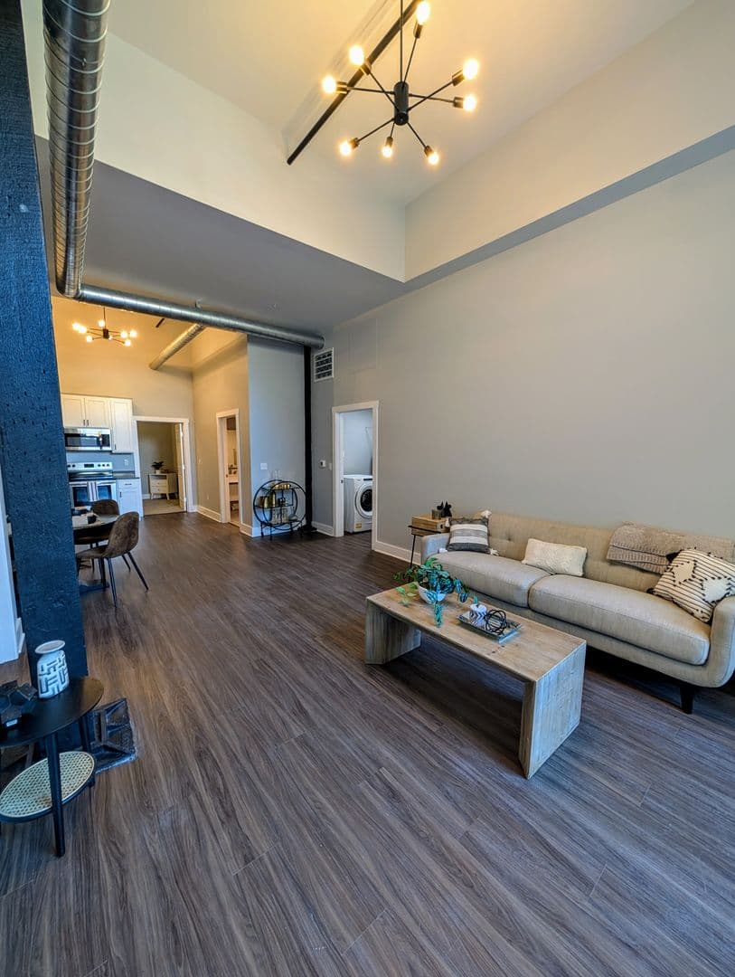 905 Bingham St 1 of 9