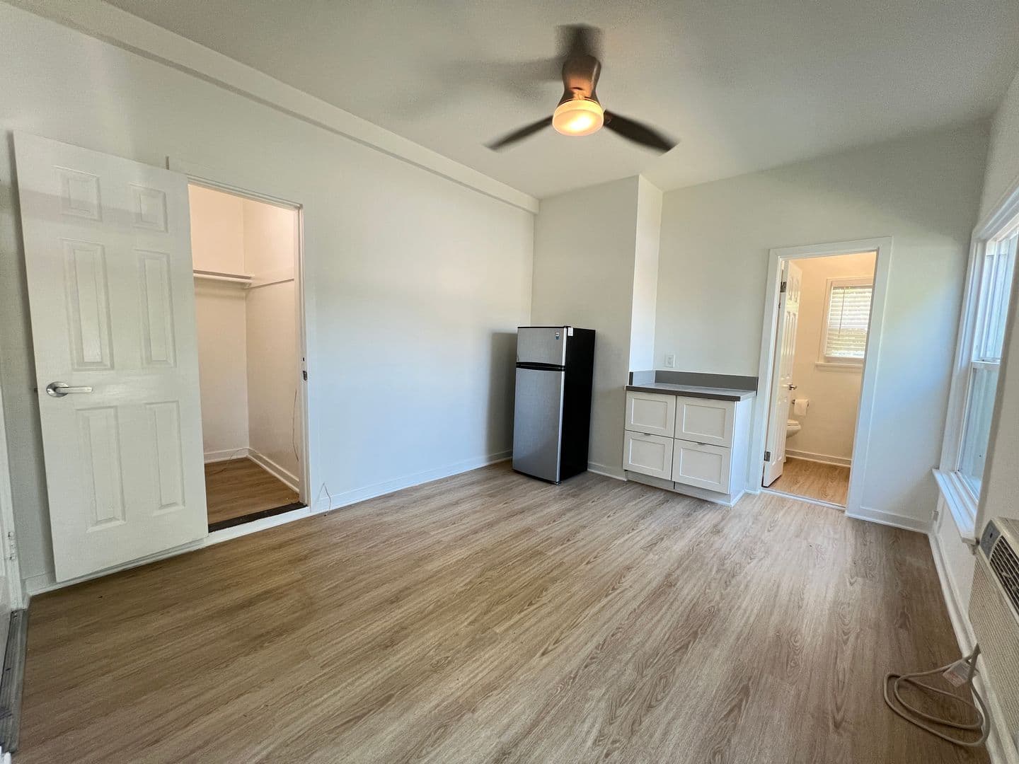 (58) 464 N. Ogden Dr. 1 of 5