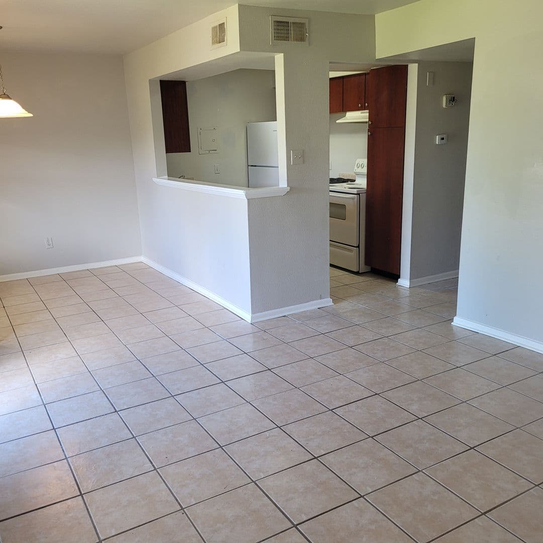 Chateau Nederland Apartments 1 of 5