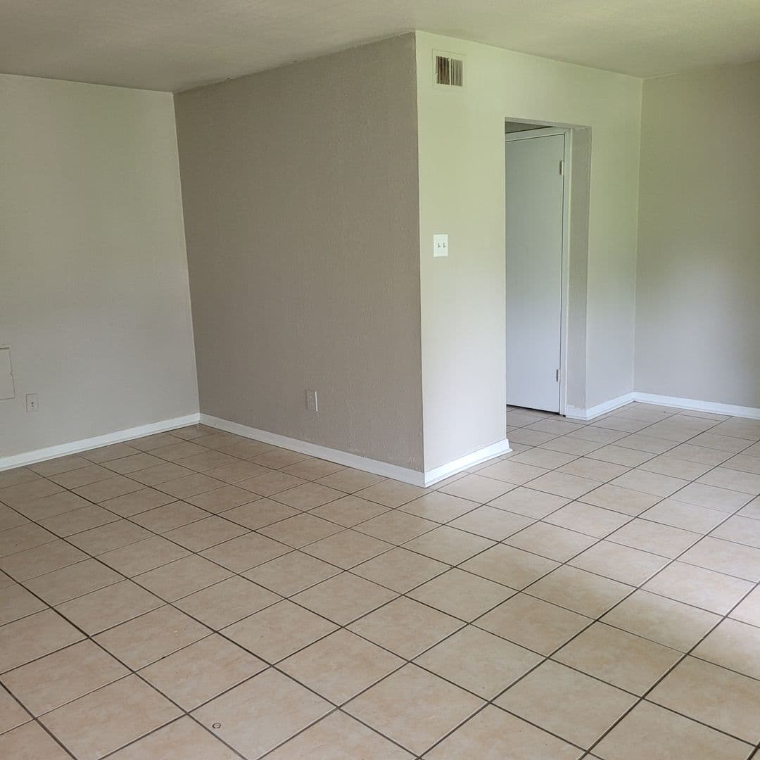Chateau Nederland Apartments 1 of 8