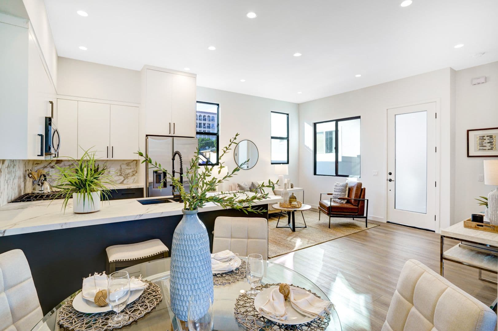 COASTAL LIVING AWAITS IN PACIFIC BEACH! Spacious, Gorgeous 3BA/2BA 1 of 8