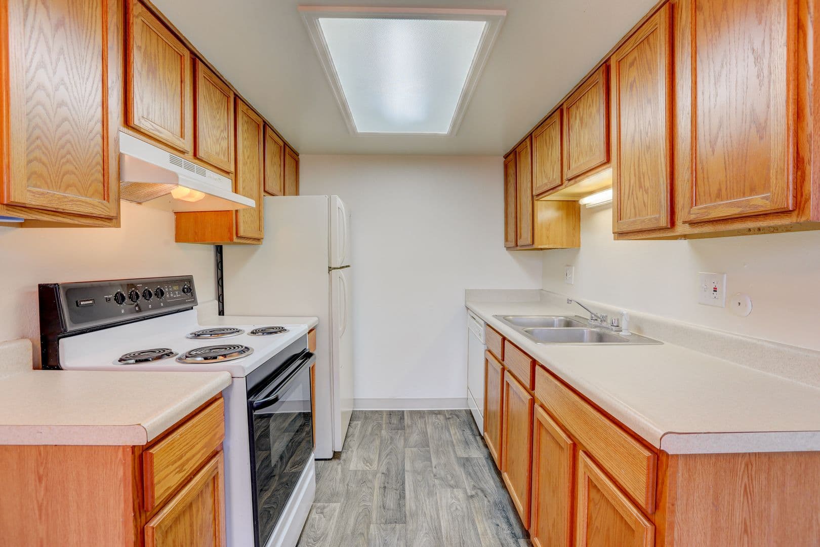 AC - Applewood Crest Townhomes & Apartments 1 of 11