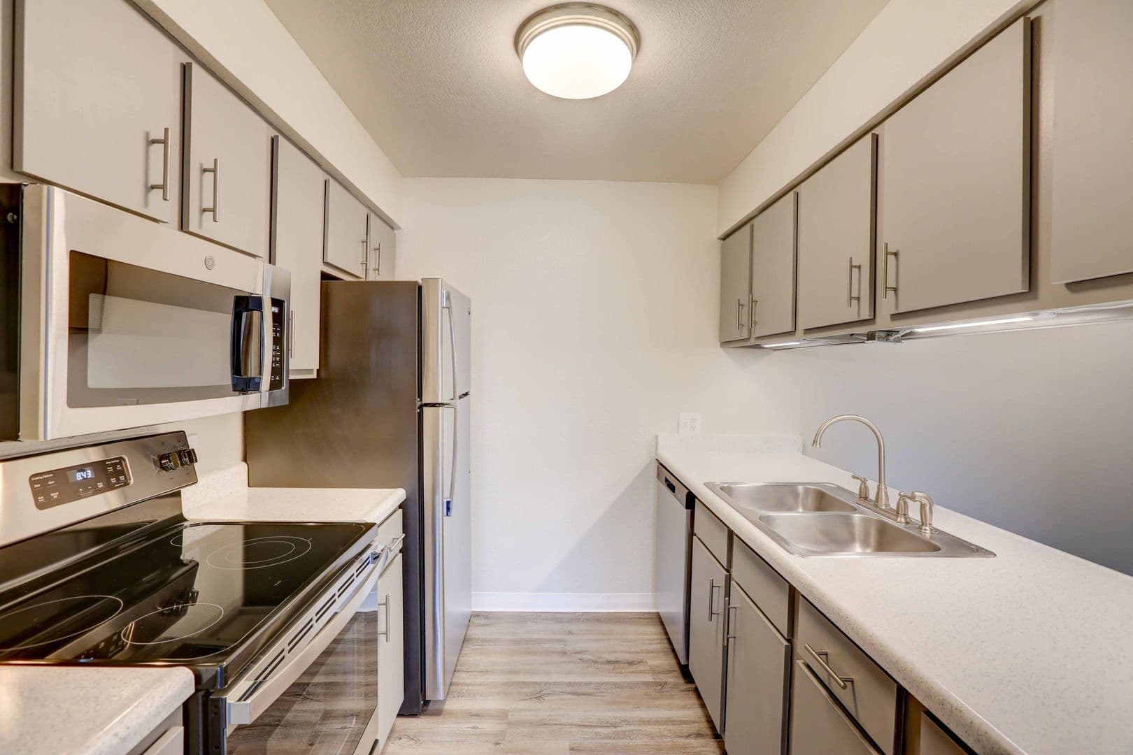 RR - Riva Ridge Apartments 1 of 10