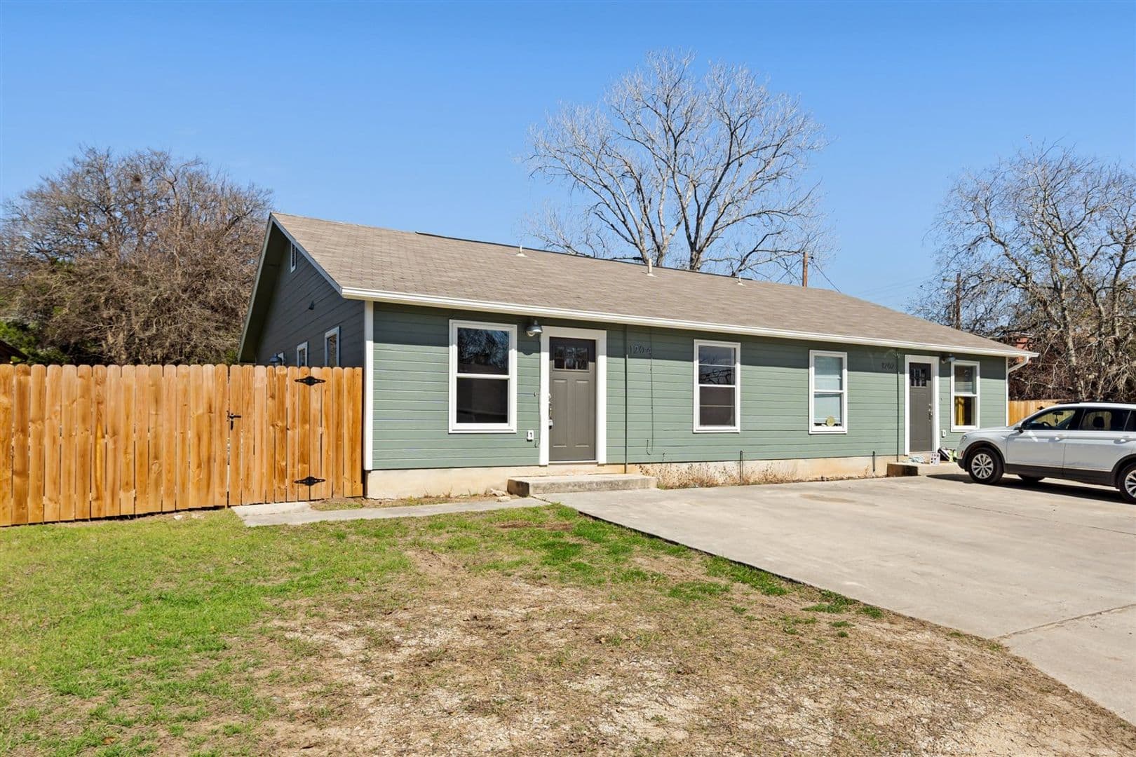 1204 Hillyer St - 3 Bedroom / 2 Bathroom with Fenced Yard - 50% off First Month's rent! 1 of 22