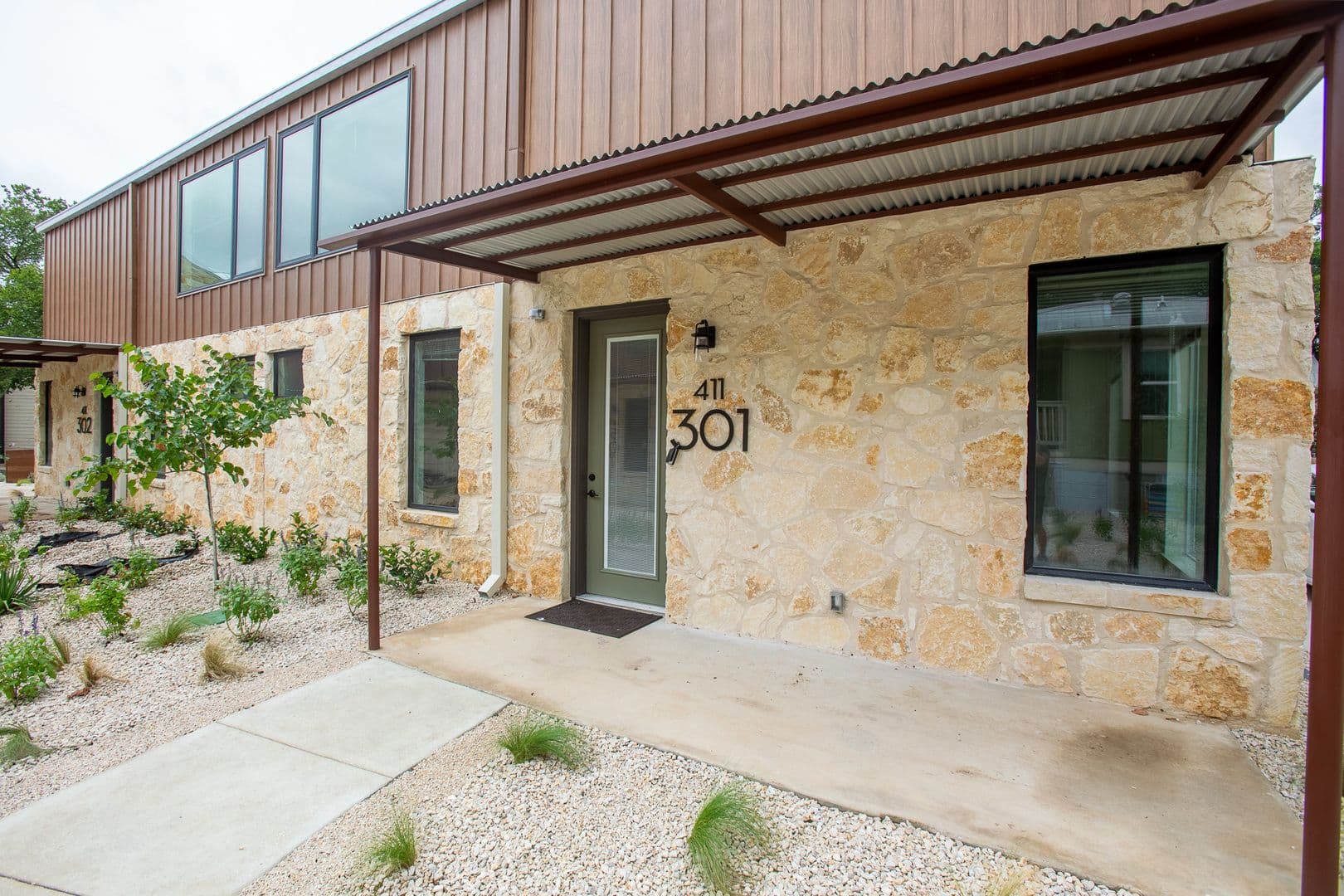 411 W San Antonio St 1 of 21
