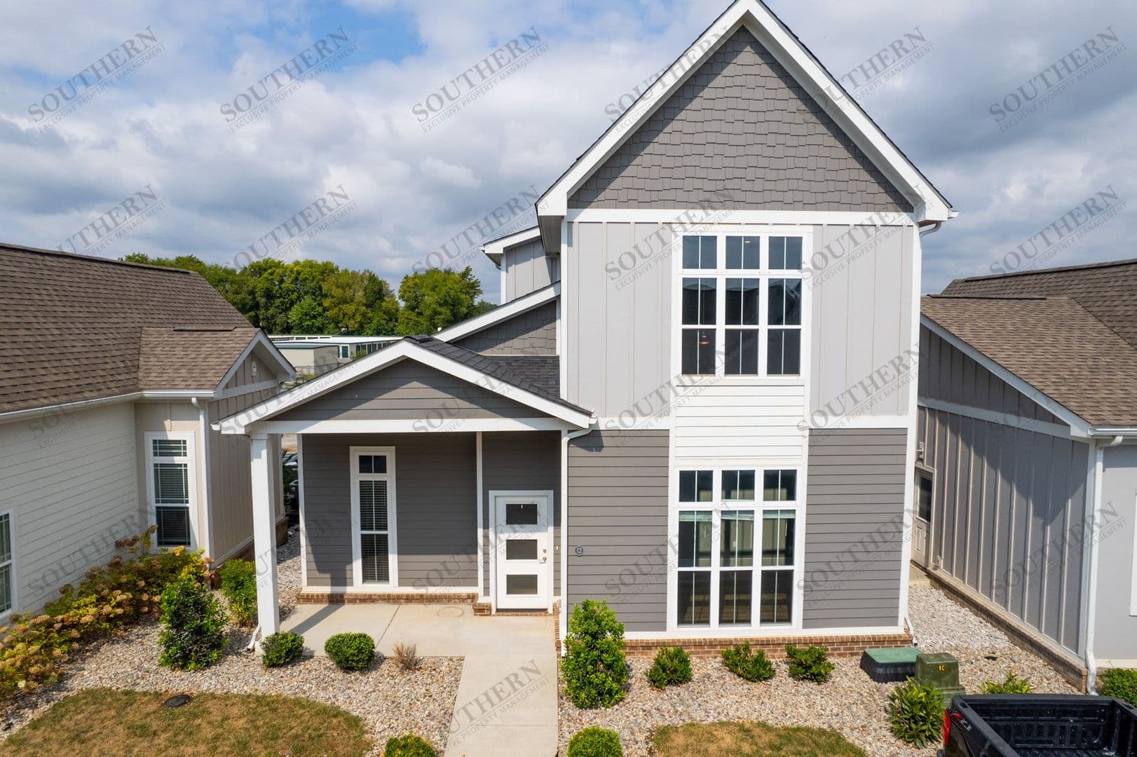 Charmant Cottages 1 of 12