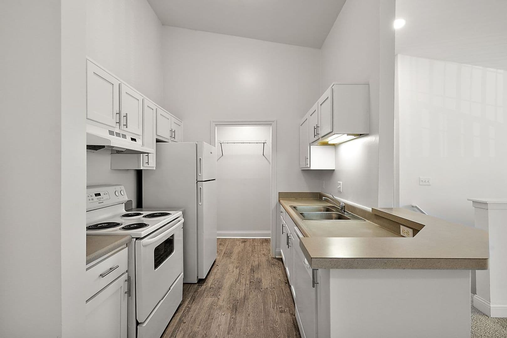 Whispering Lakes Apts 1 of 10
