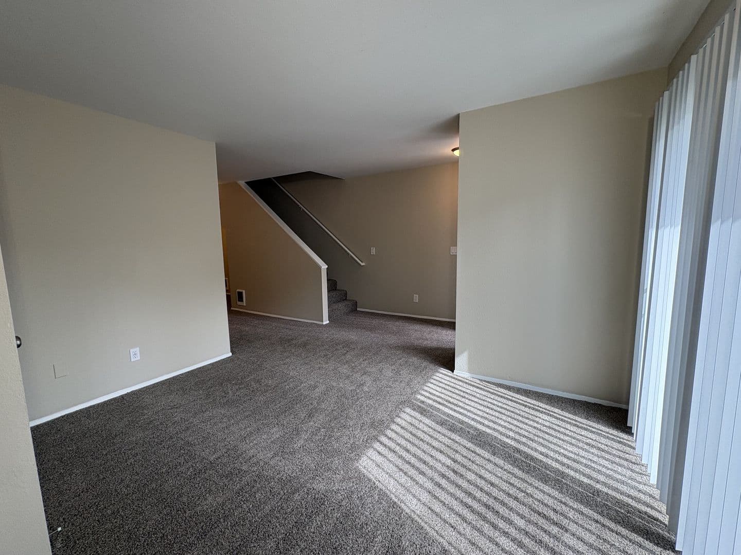 Hillcrest Apartments (998) 1 of 9