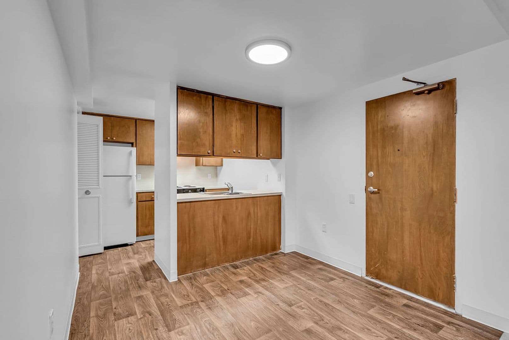 King City Apartments (963) 1 of 4