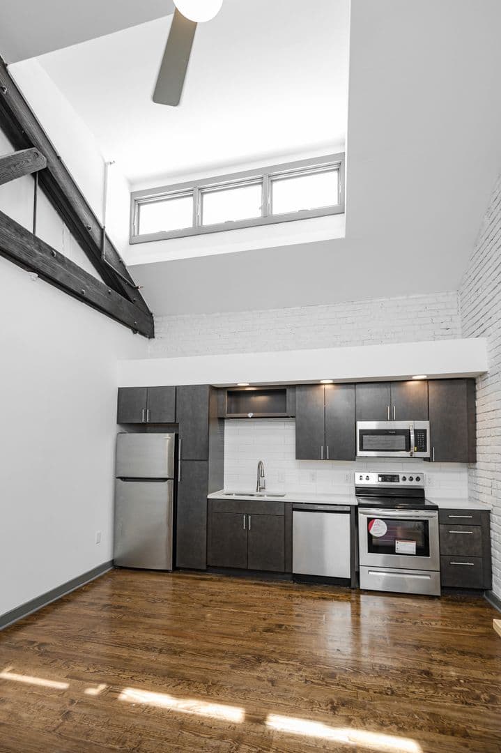 1809 E Franklin Street Tenant 1 of 15