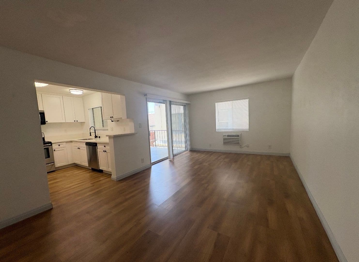 1518 E 3rd St 1 of 8