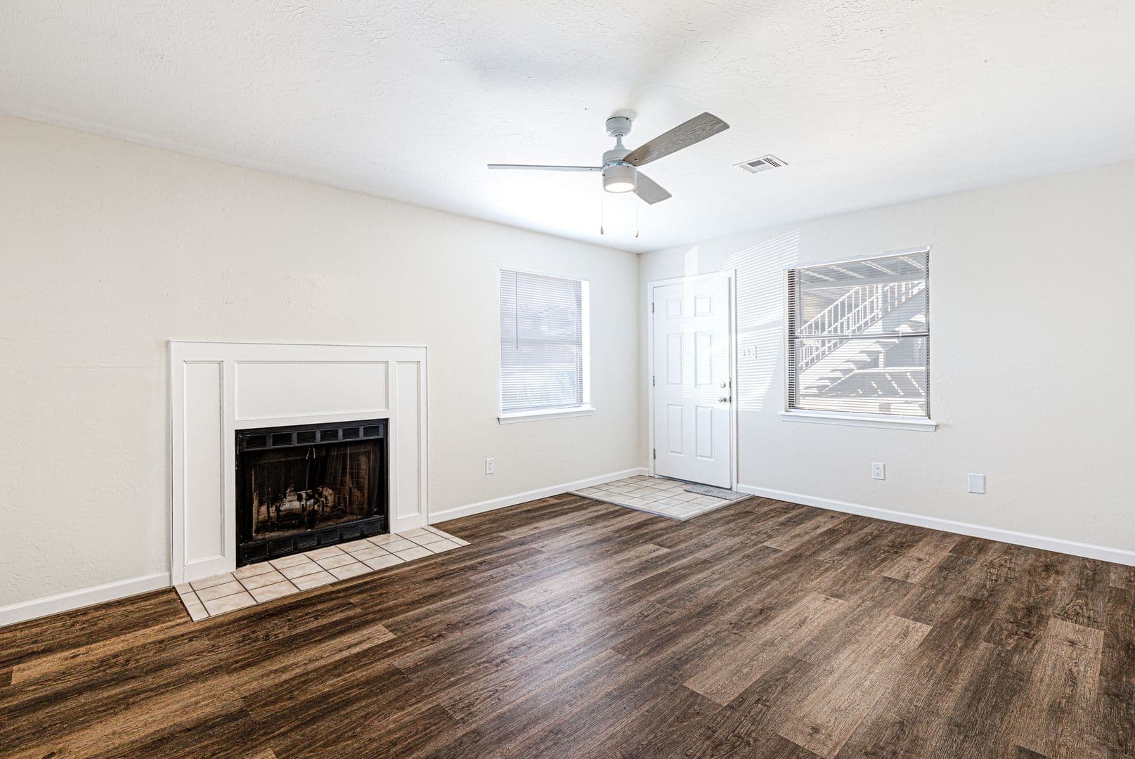 Beautifully Renovated 2bed/2bath Flat 1 of 9