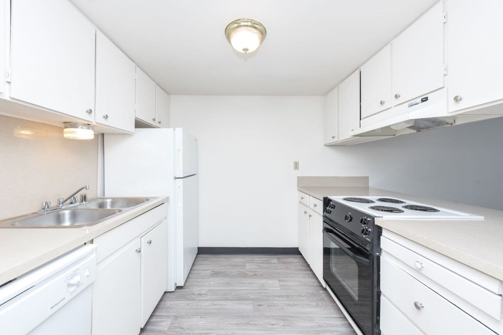 Wellington Court Townhomes 1 of 9