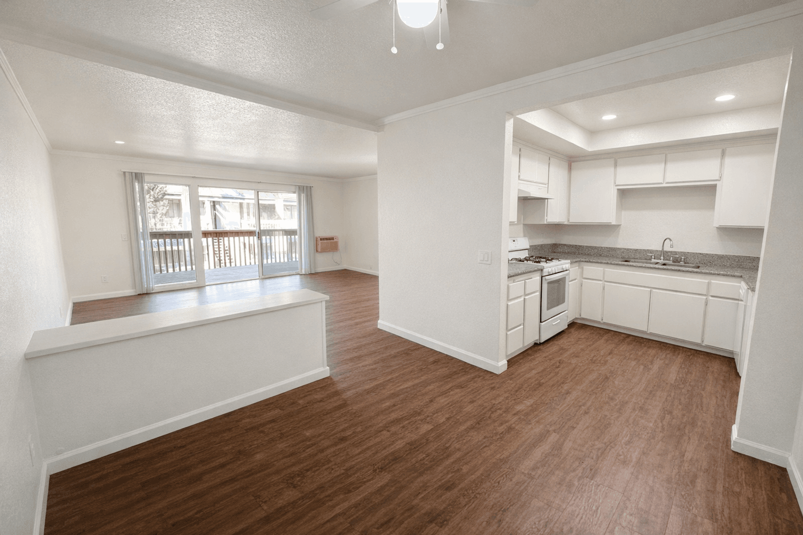 Daisy Apartments 1 of 10