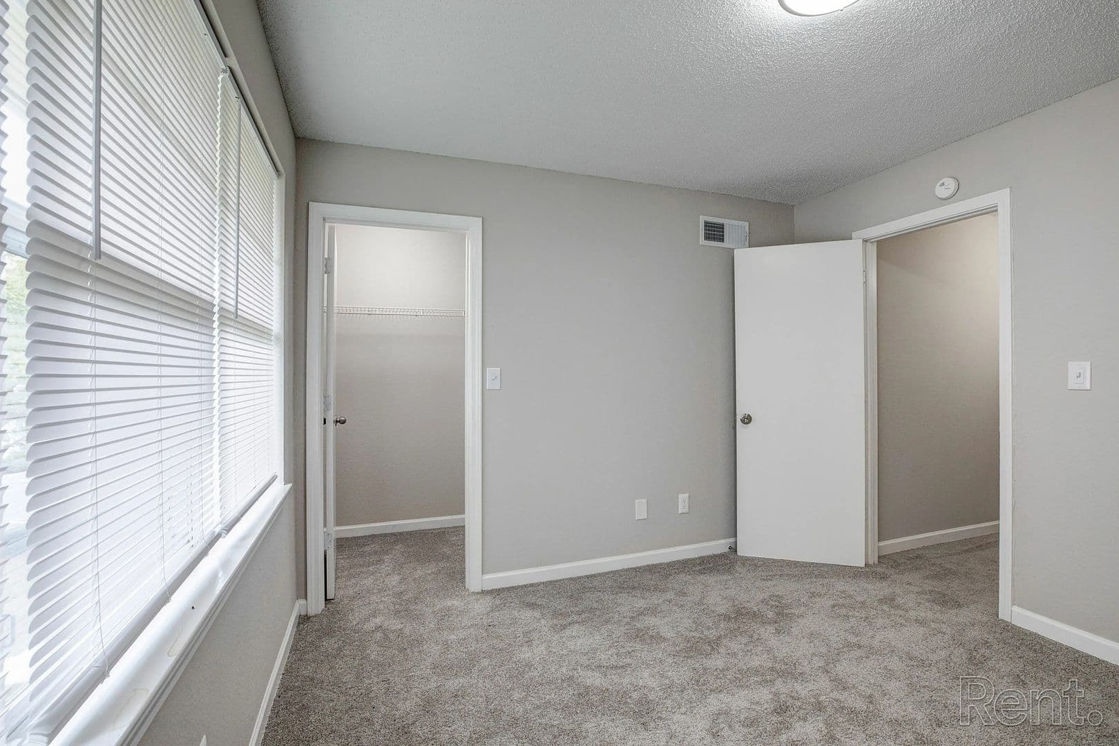 Towne at Lakewood Heights Apartments 1 of 4