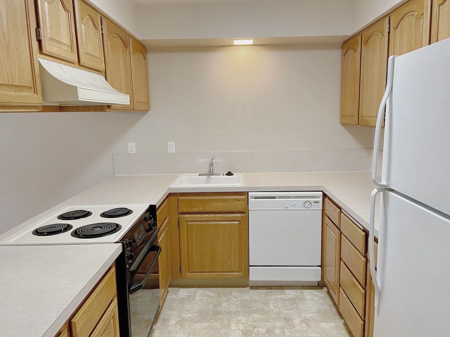 535 - Hilltop Apartments 1 of 18