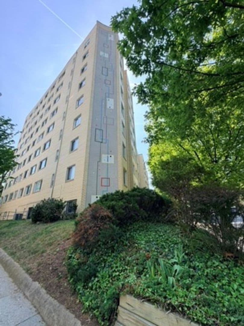 5323 Connecticut LLC (Chevy Chase Towers) 1 of 10