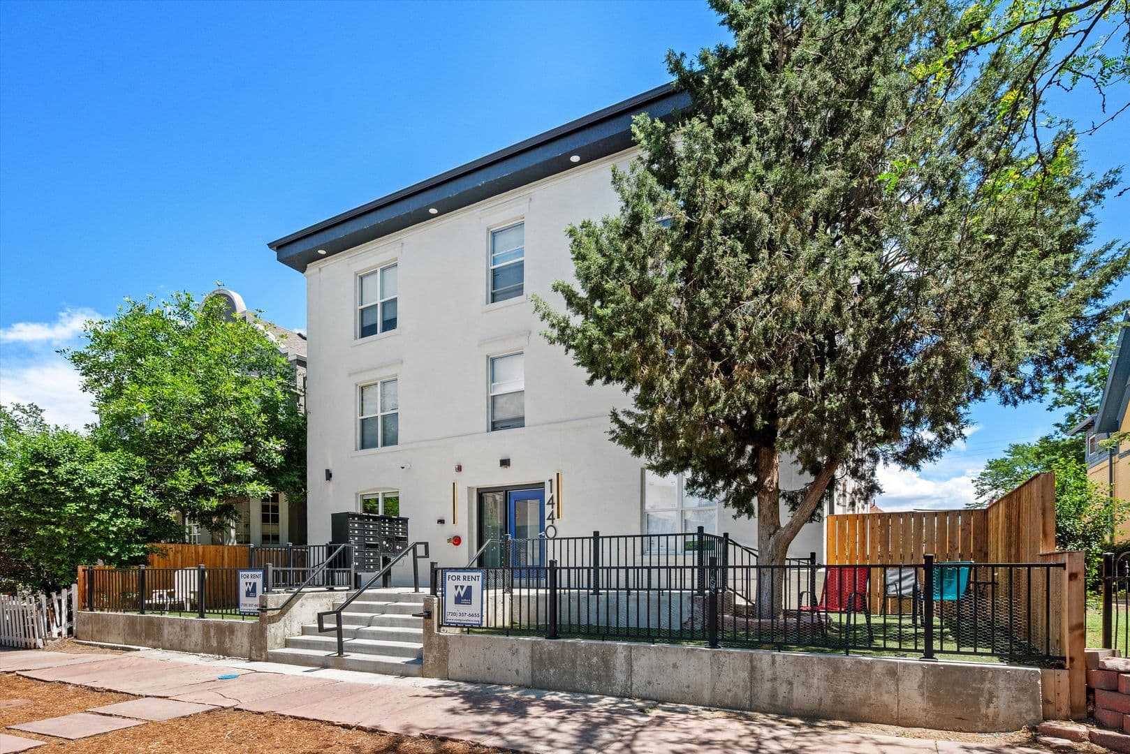 1440 N Clarkson St 1 of 15