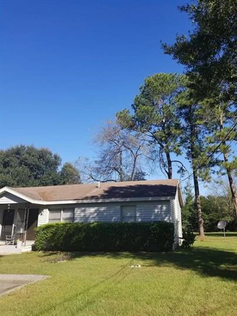Coming Soon: Renovated 2 Bed 1 Bath Apartment 1 of 8