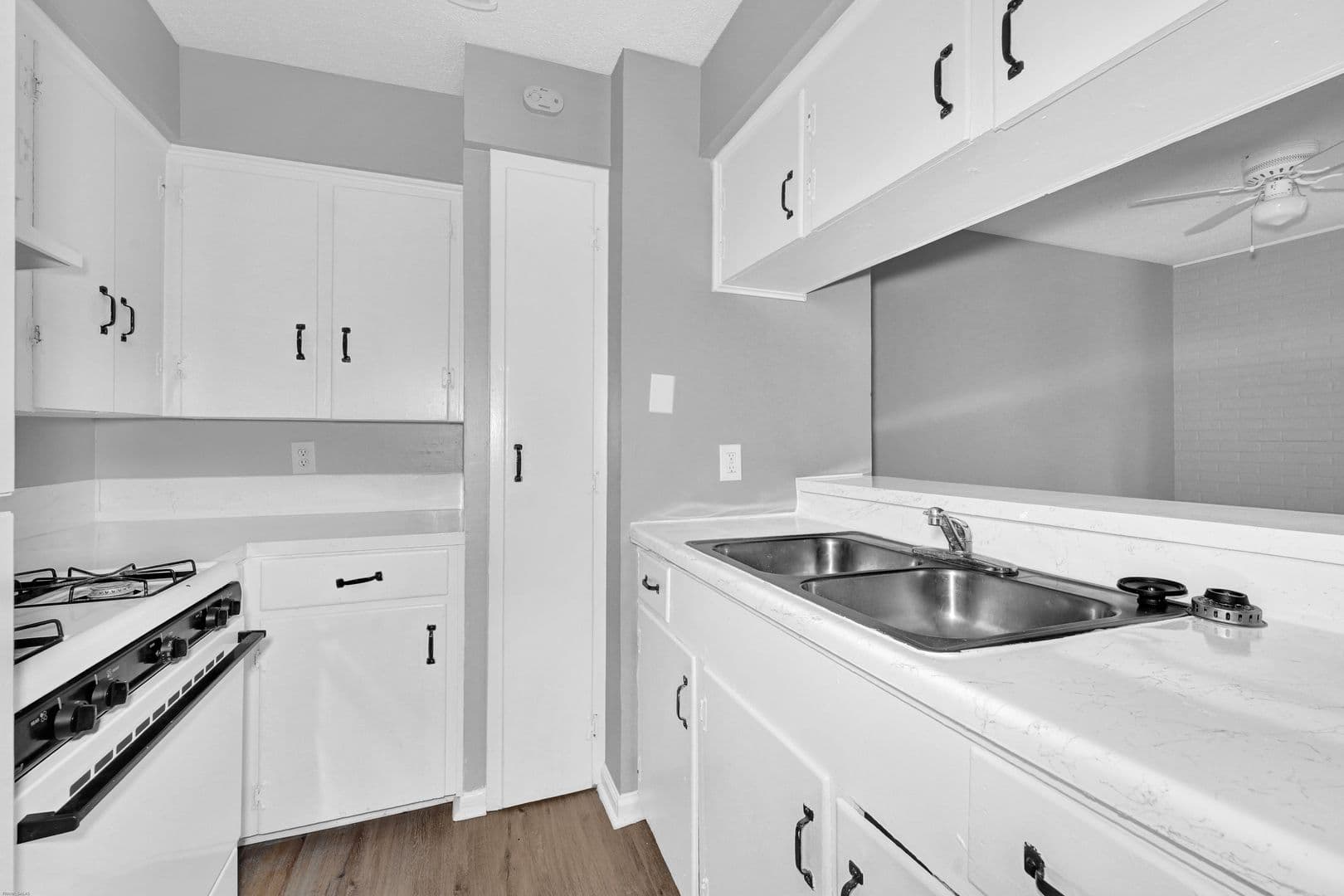 Carolyn Court Apartments 1 of 14