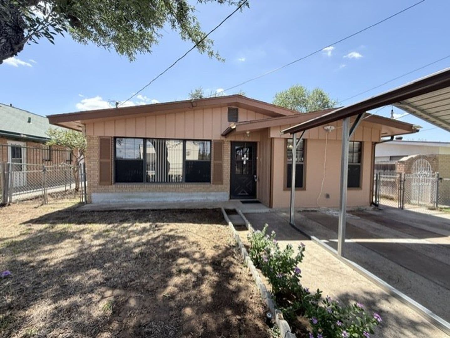 1817 E. Lyon St. 1 of 18