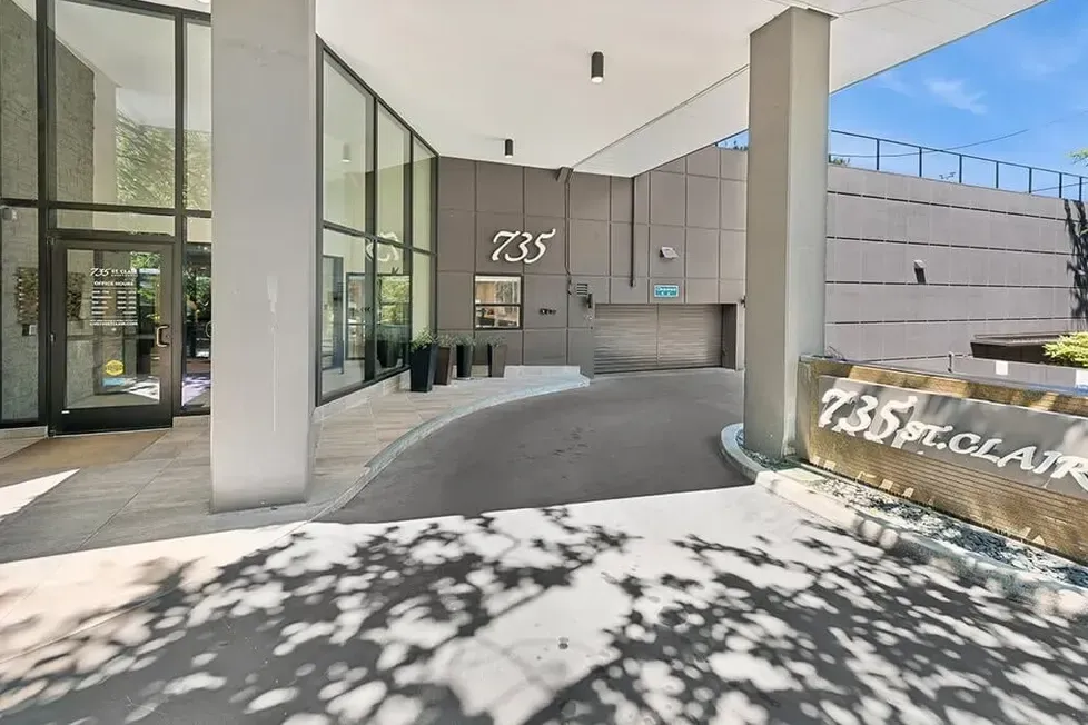 735 St. Clair 1 of 1