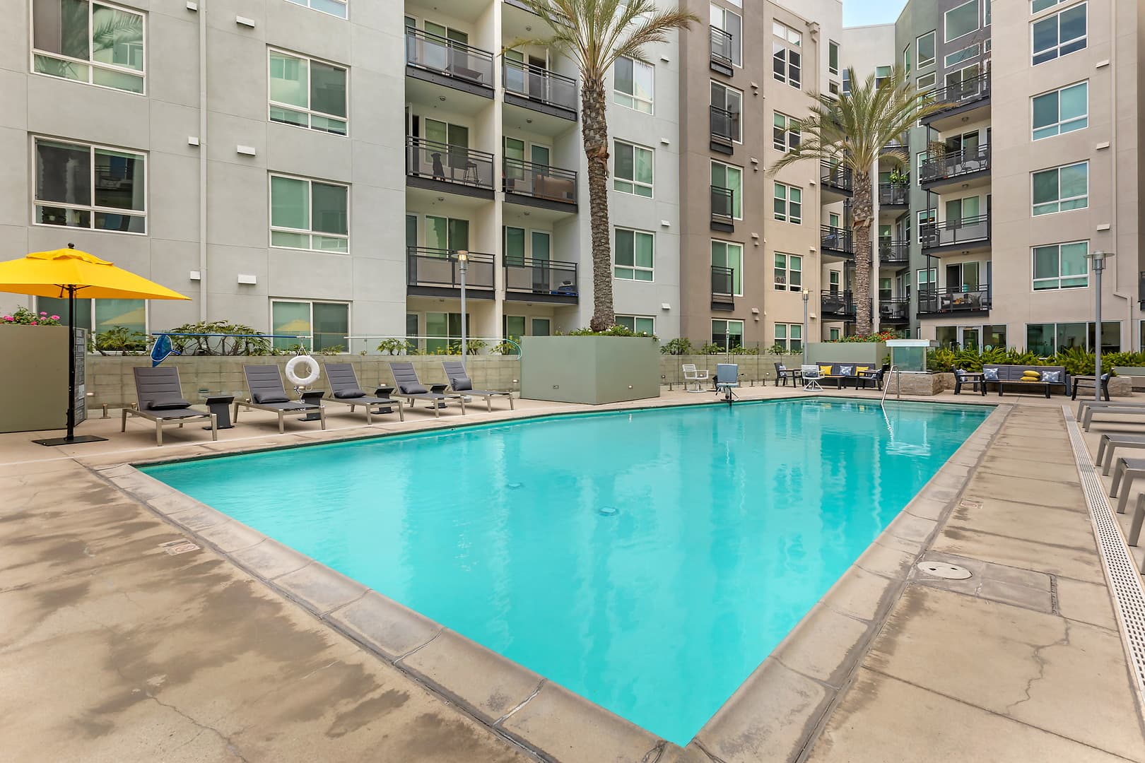 Wilshire La Brea 1 of 1
