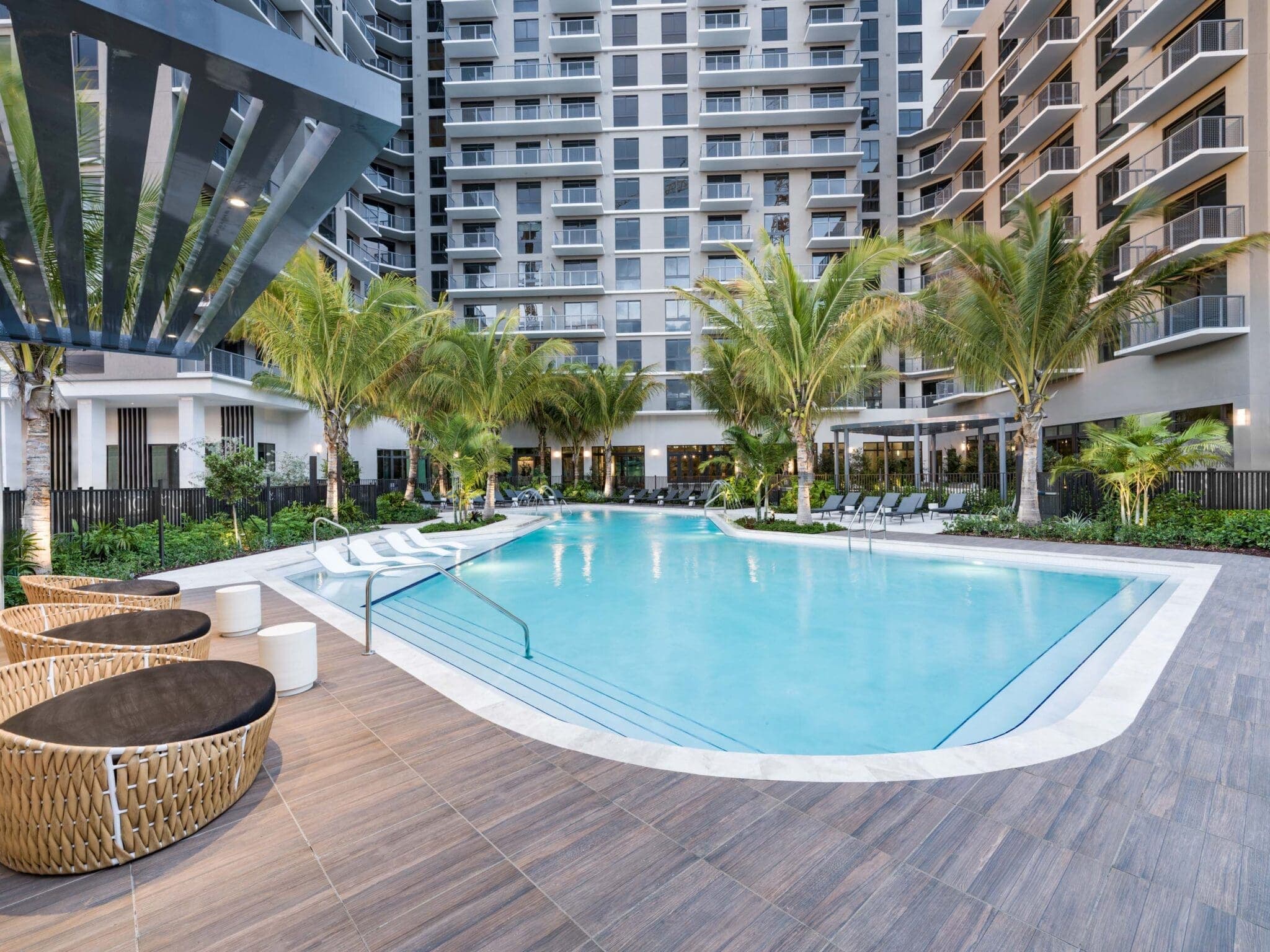 Modera Aventura 1 of 7