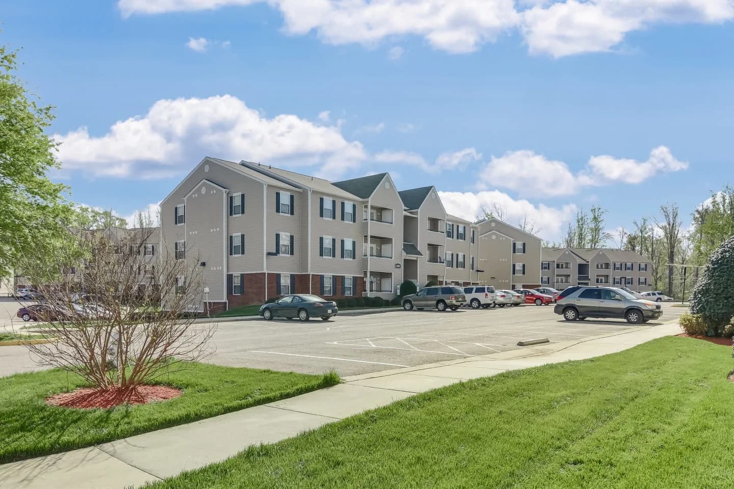 Creekpointe Apartments 1 of 10