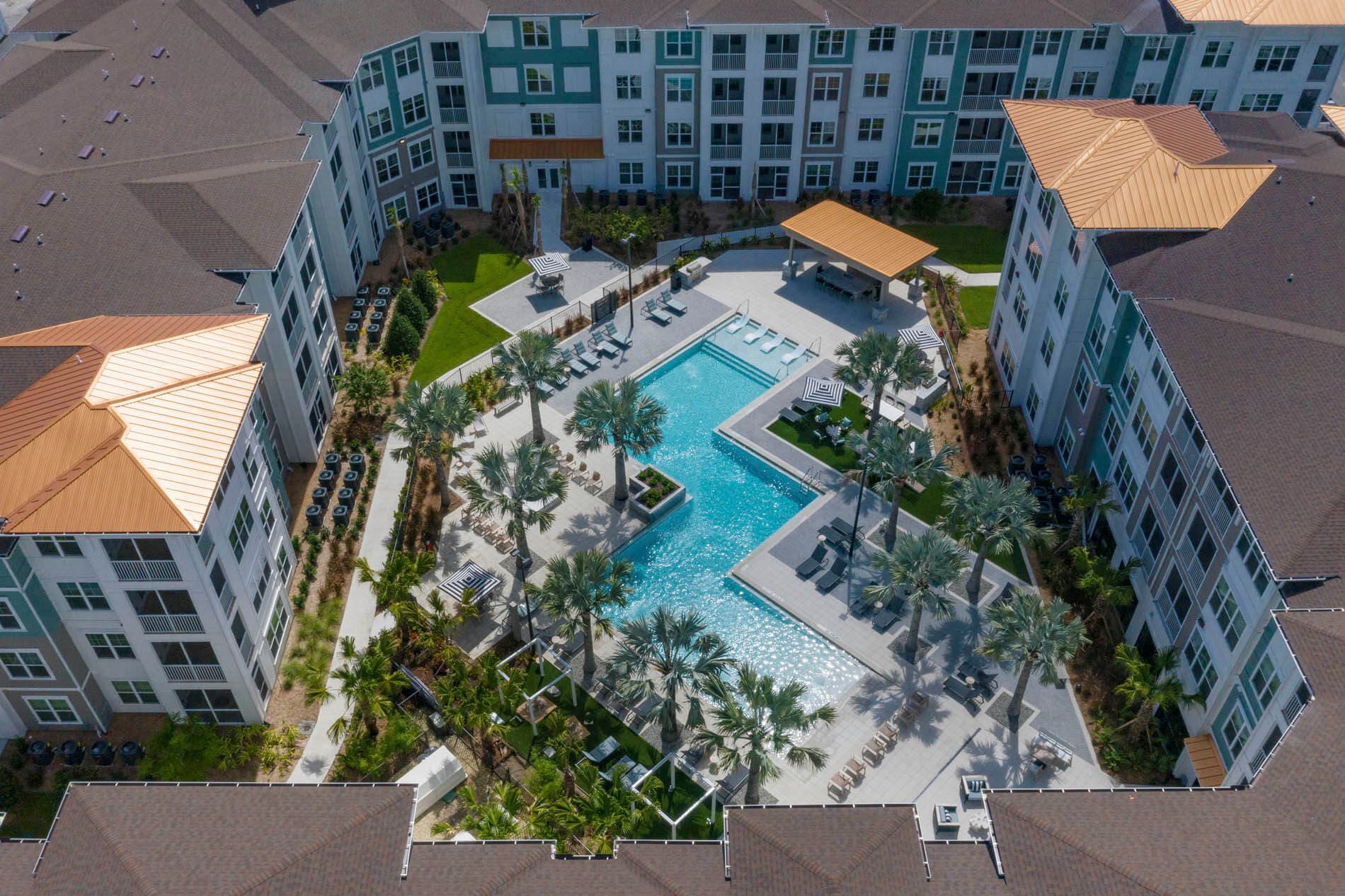 Essex Luxe Apartments 1 of 8
