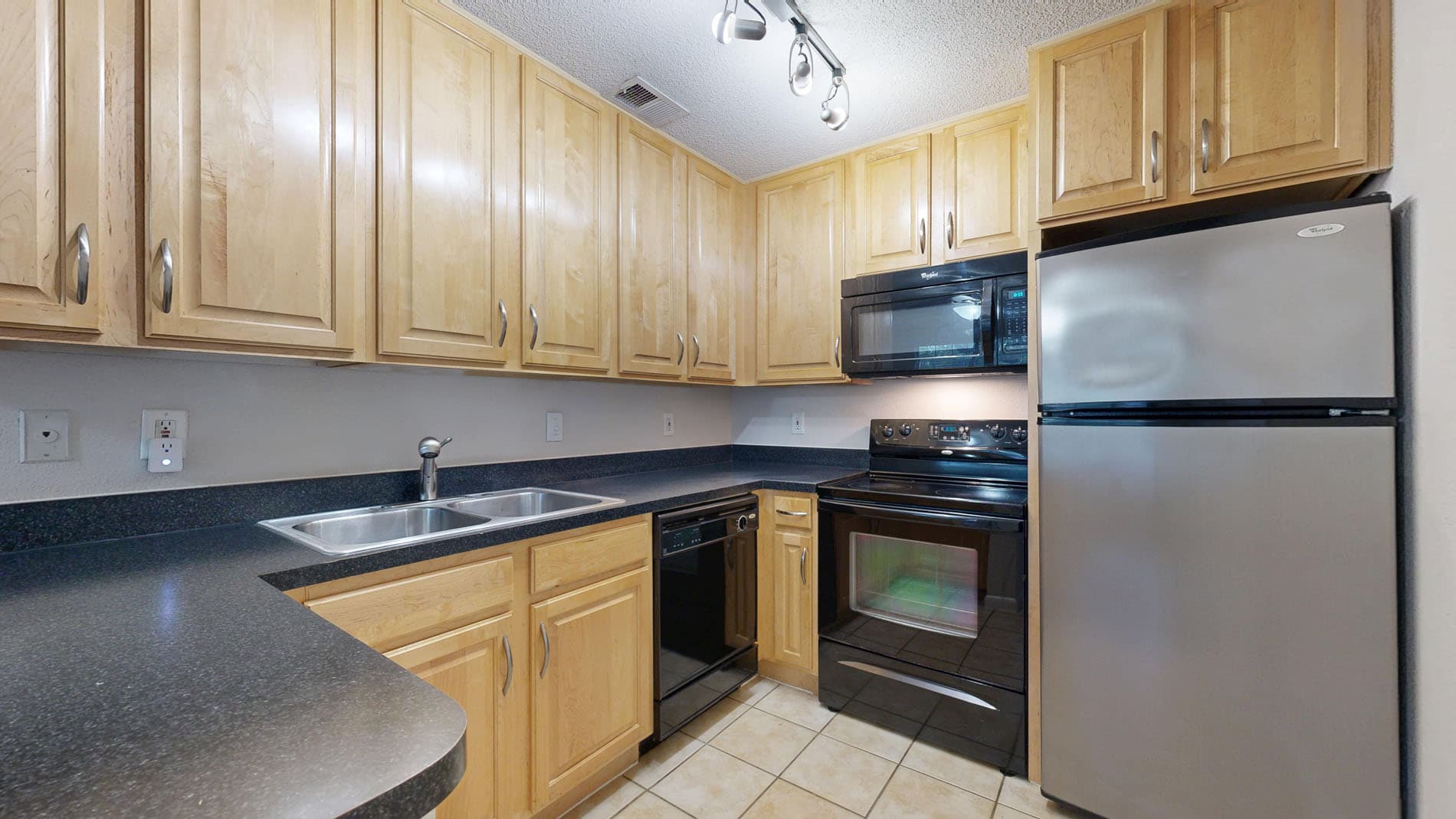 Altamira Place Apartment Homes 1 of 5