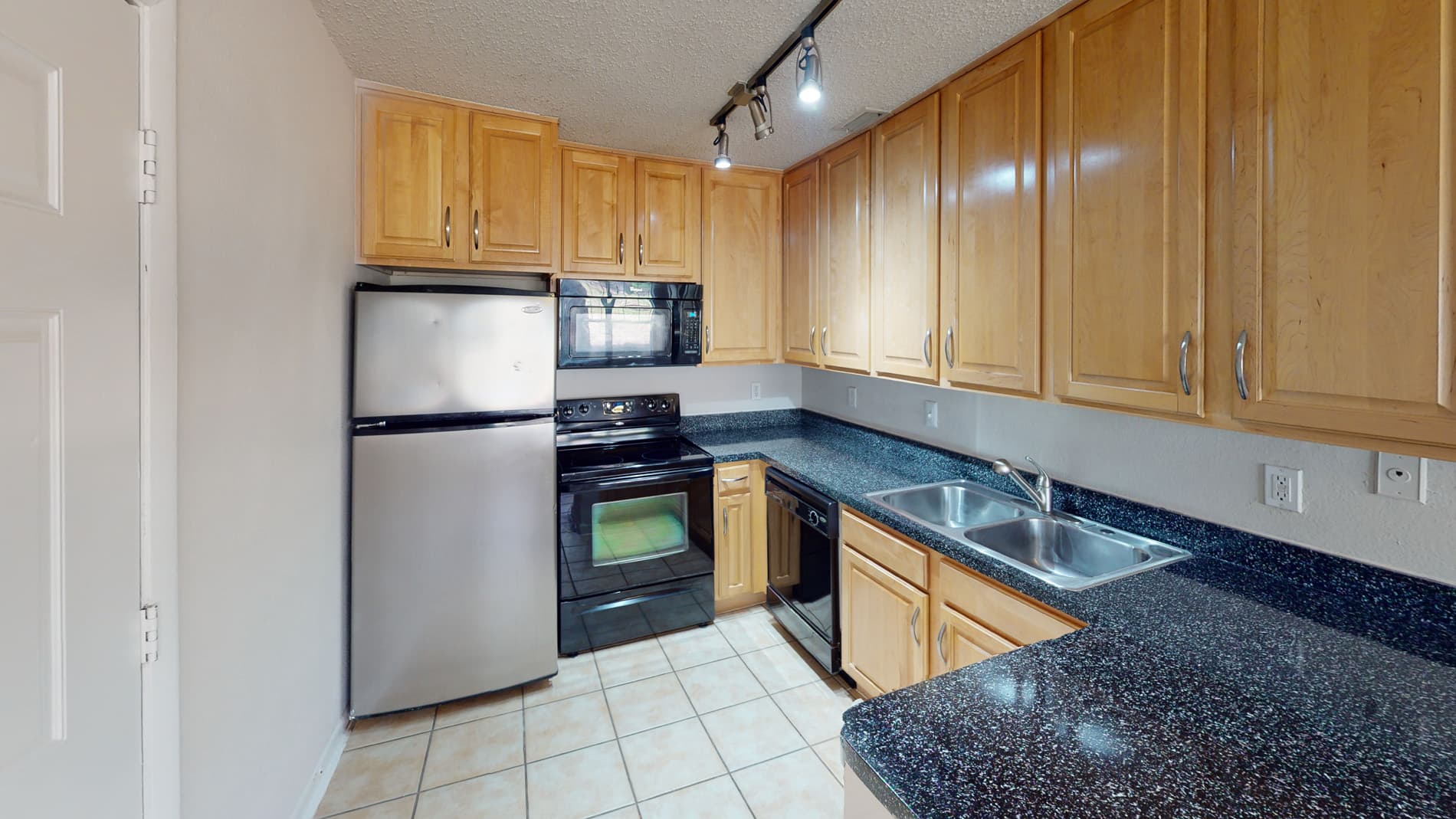 Altamira Place Apartment Homes 1 of 5
