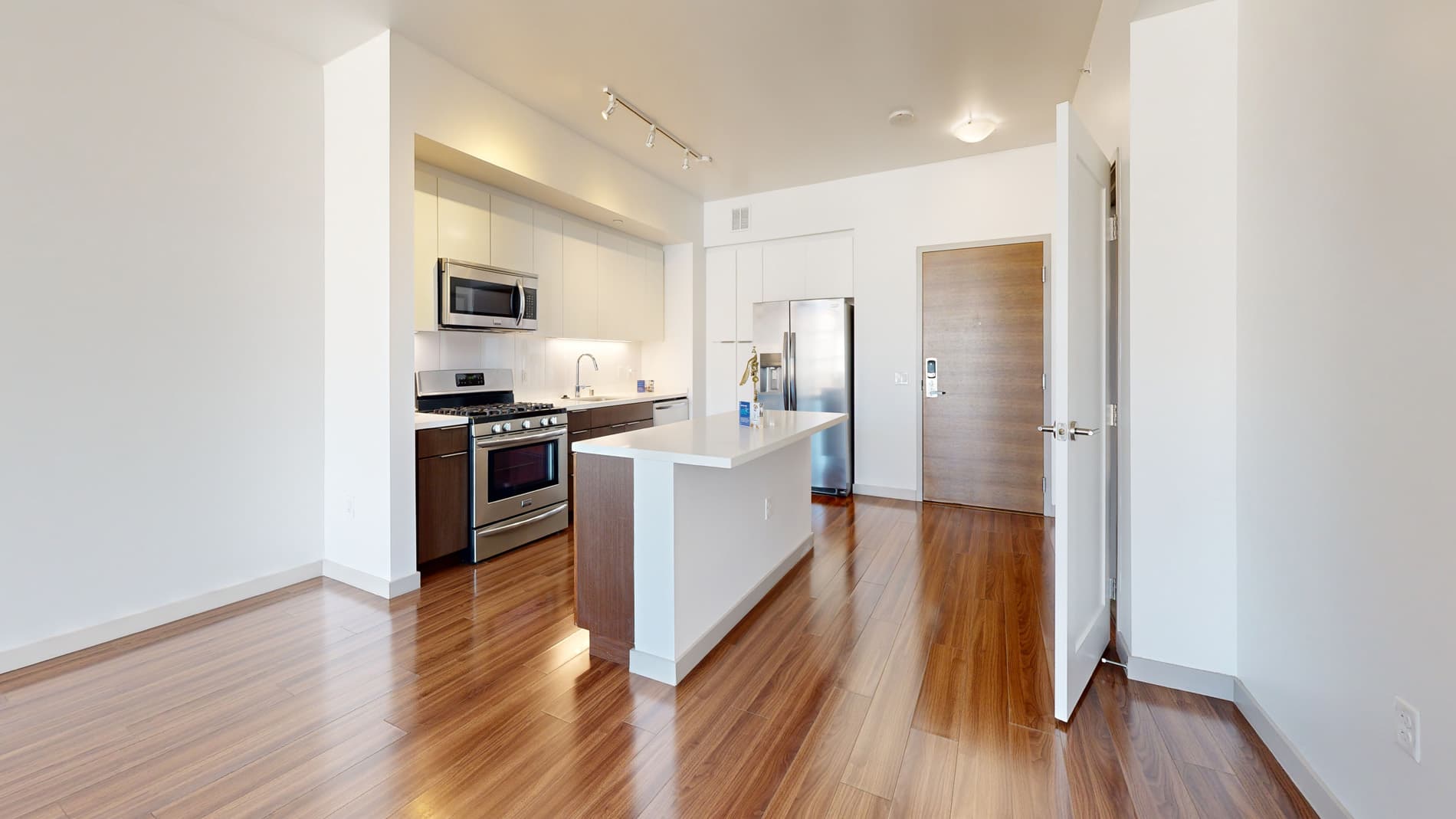 3033 Wilshire 1 of 5