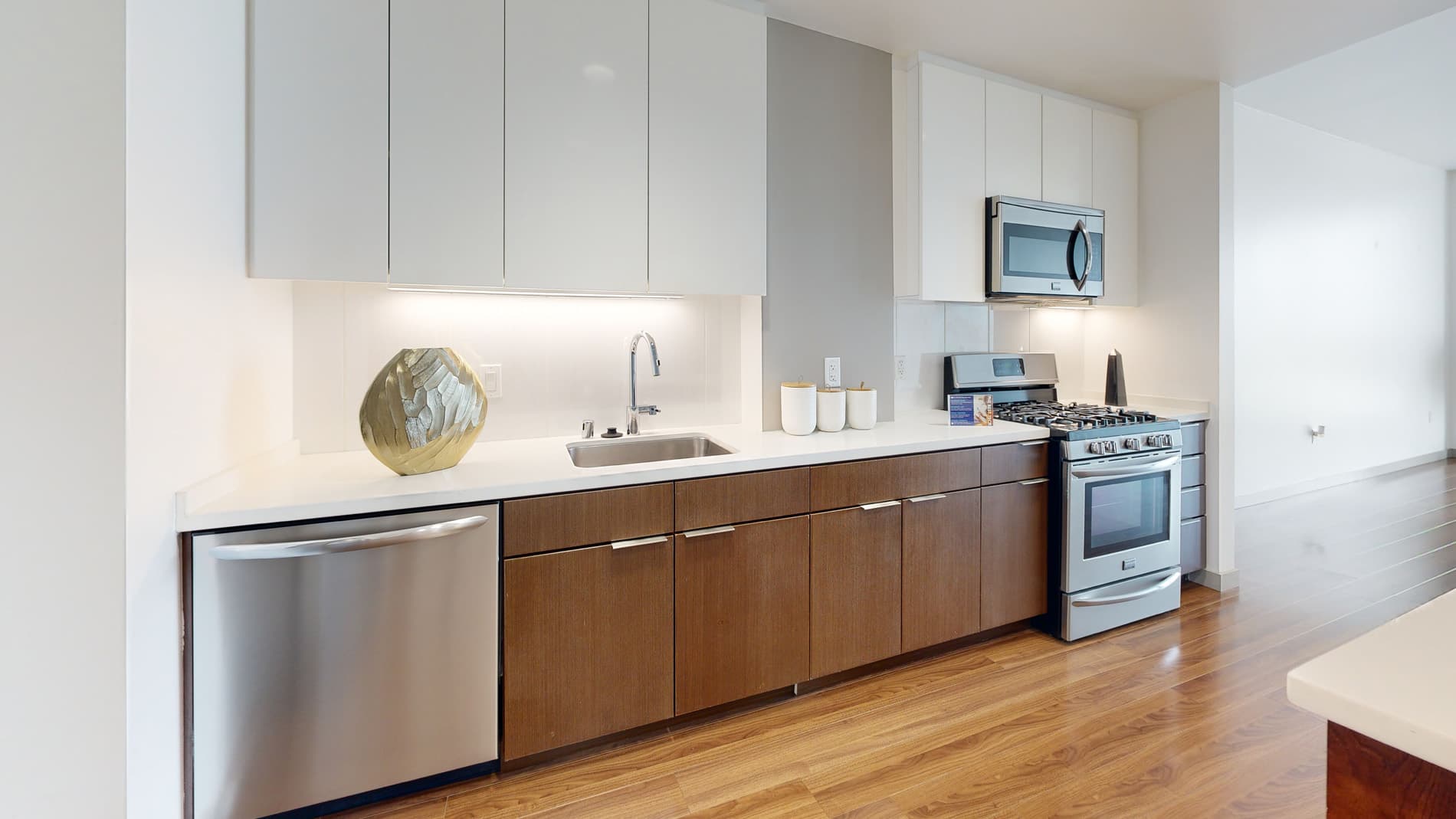 3033 Wilshire 1 of 5