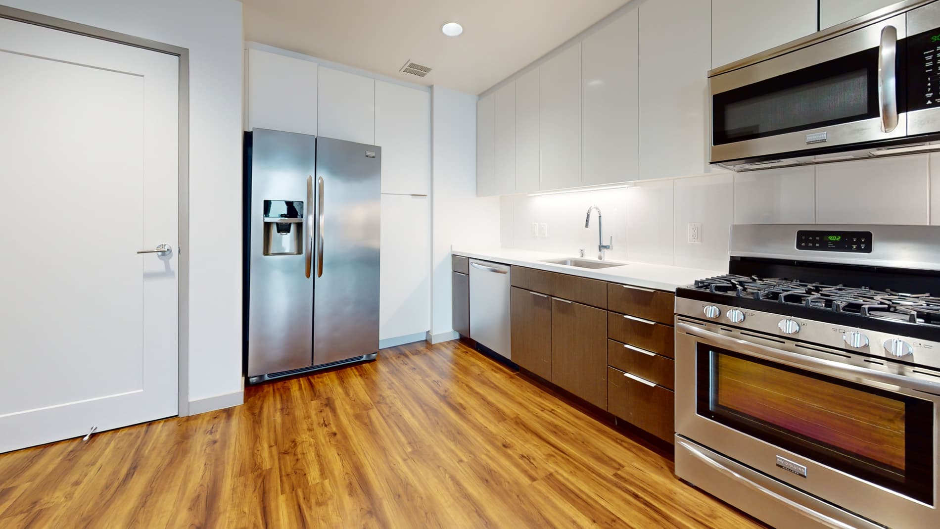 3033 Wilshire 1 of 5