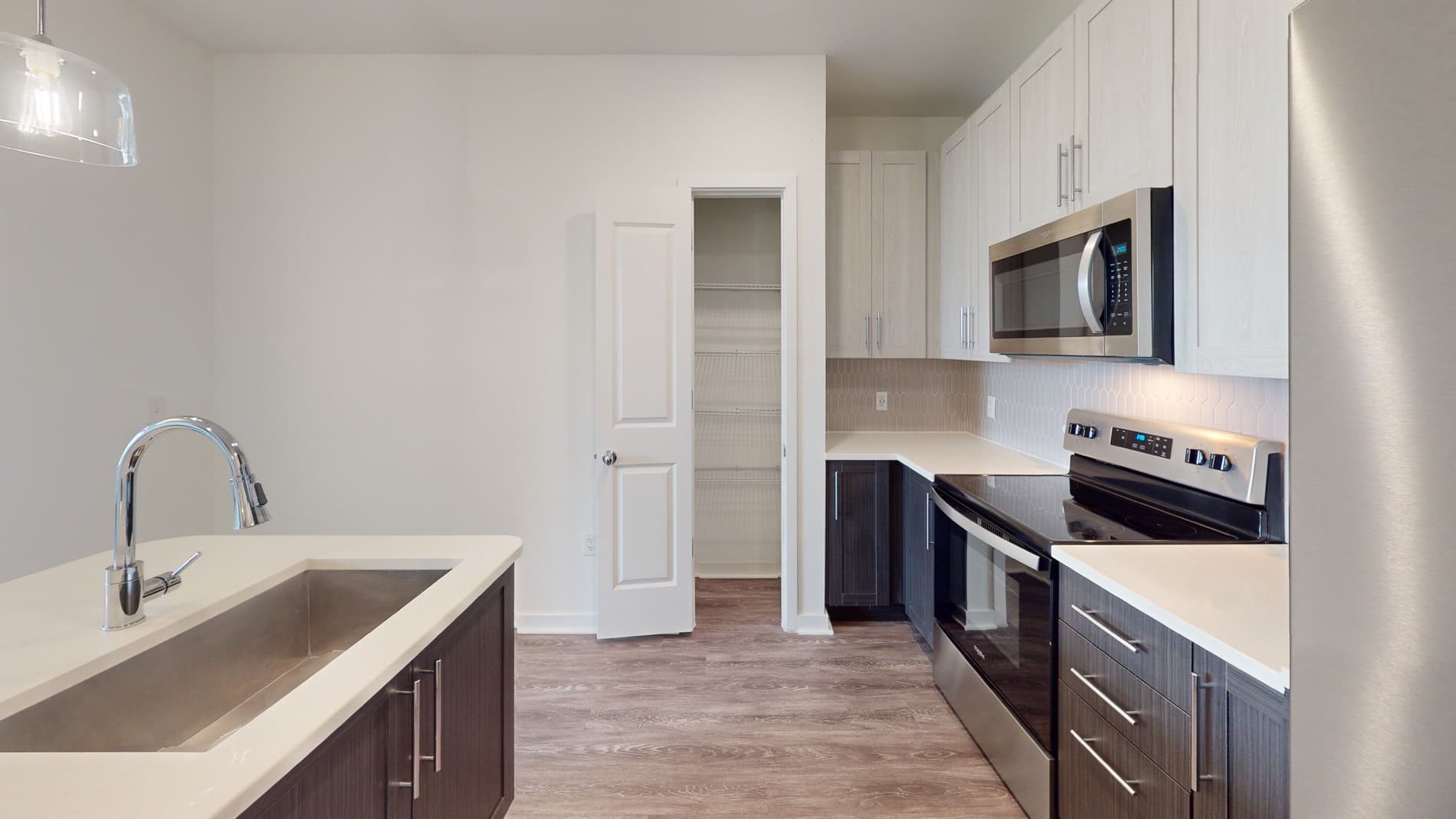 Essex Luxe Apartments 1 of 5